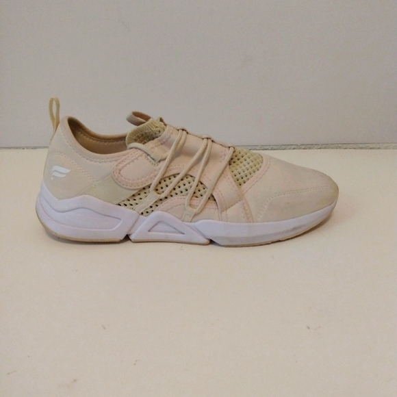 Fabletics Brookside Performance Cream Fabric Lace Up Low Top Sneakers sz 9 - Picture 1 of 11
